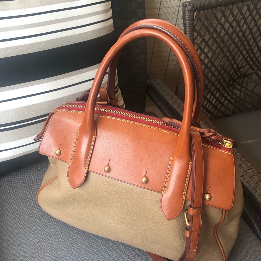 Dooney & Bourke Taupe and Brown Panama Wilson Satchel Vintage Bag - Picture 4 of 16